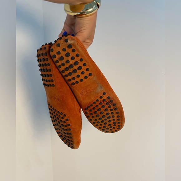 Women’s Tods orange suede loafer size 8.5 fits like an 8 - Picture 7 of 11